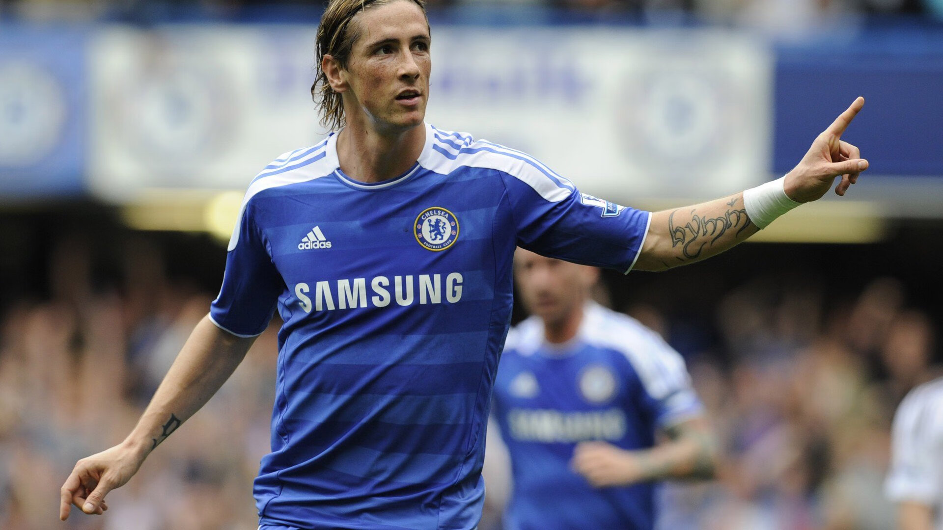 曼城签下新锋卡瓦尼，打造霸主阵容，曼联球迷评价卡瓦尼