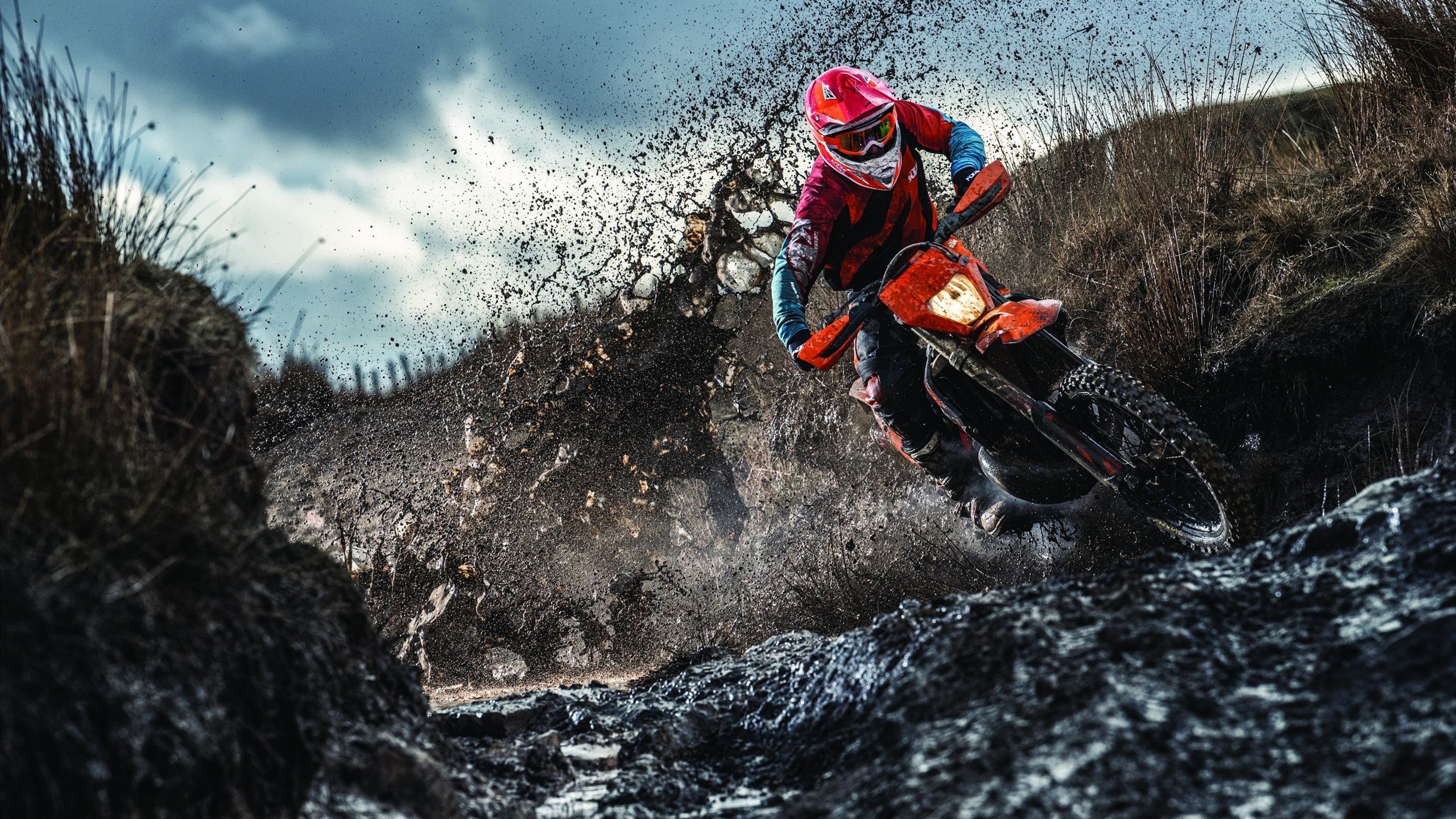 热刺主帅孔蒂致力于提升球队表现，足球孔蒂